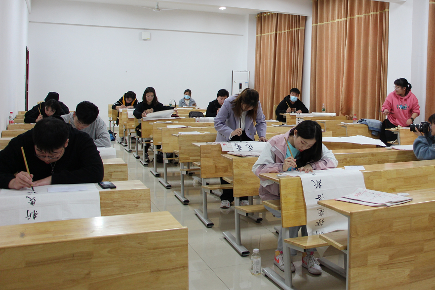 288c2f9b6ef54593a2eadccf0bb10a1c.png 288c2f9b6ef54593a2eadccf0bb10a1c.png